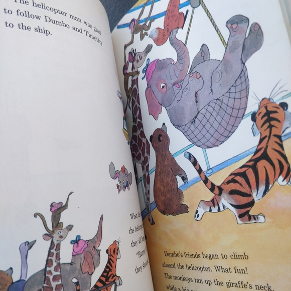 Dumbo  On Land On Sea Book - Picture 3 of 7